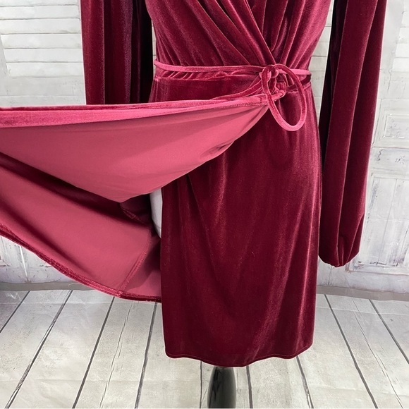 NEW Gianni Bini Burgundy Solid Red Velvet Wrap Dress Mini Long Sleeve V Neck Tie - Picture 5 of 13